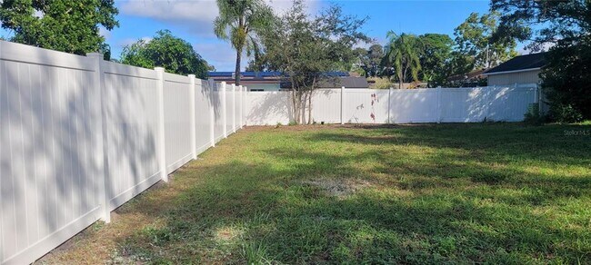 Building Photo - 2461 Dryer Ave