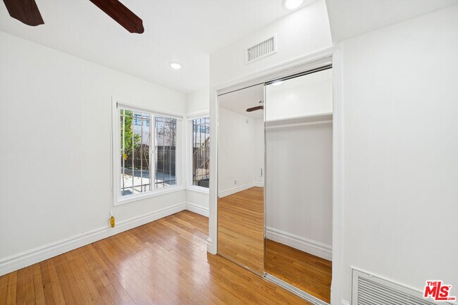 Building Photo - 112 S Detroit St