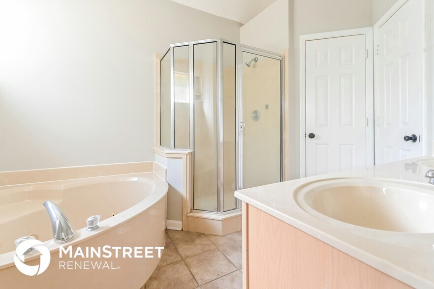 Building Photo - 7895 Pinefrost Ln