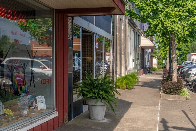 Building Photo - 305 Connell St