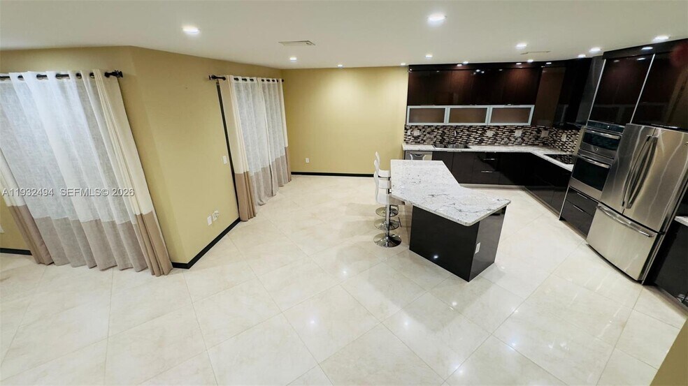 Building Photo - 1094 Redwood St