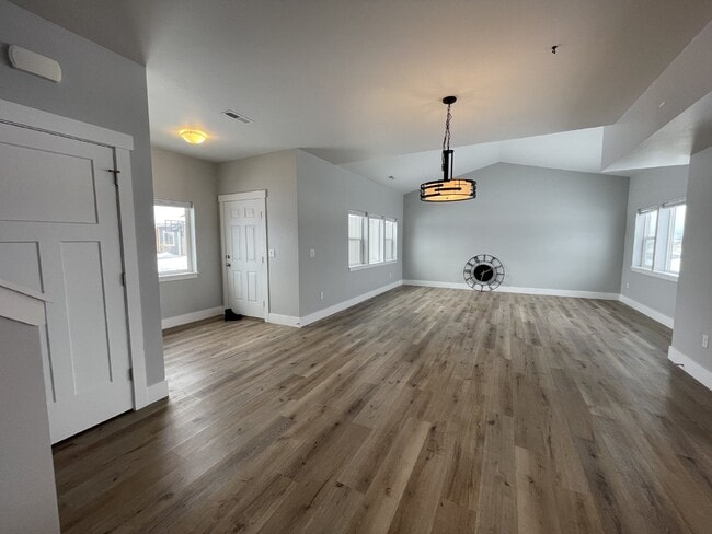 Building Photo - Practically New 3 Bedroom with Mountain Views!