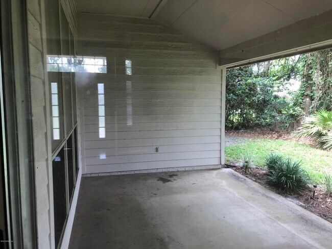 Building Photo - 2016 Water Crest Dr