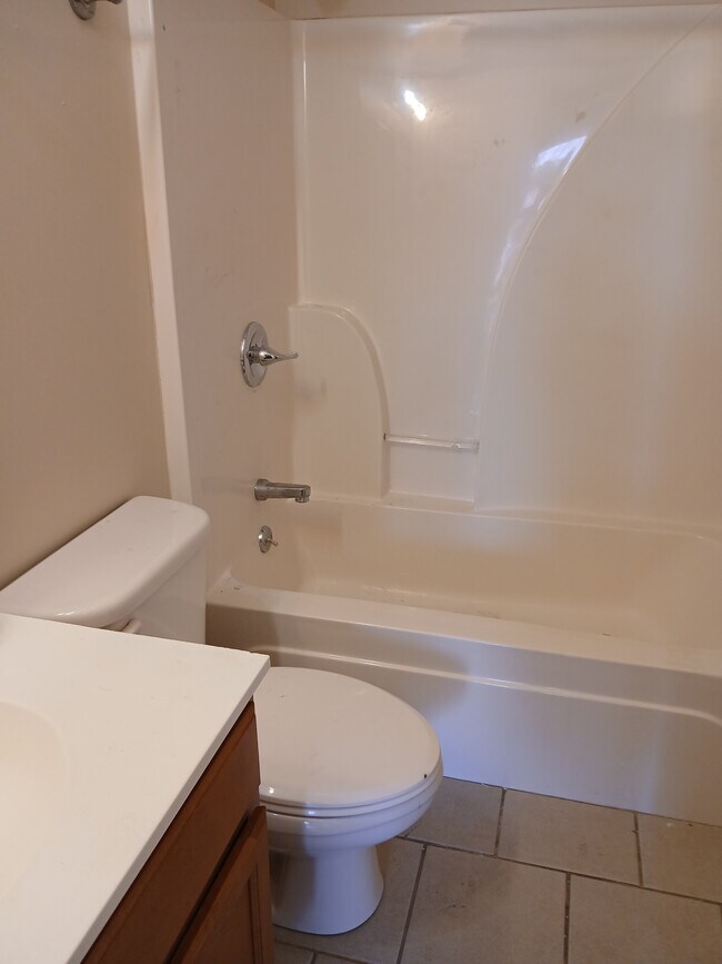 Building Photo - 321 E Mill St