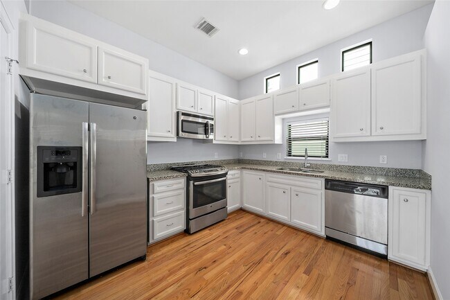 Building Photo - 2710 Hullsmith Dr