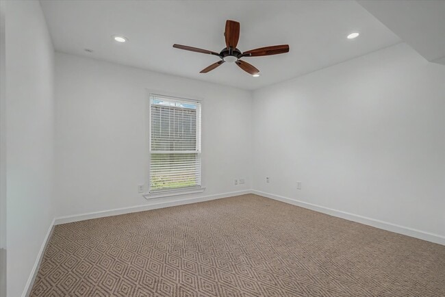 Building Photo - 7575 Katy Fwy