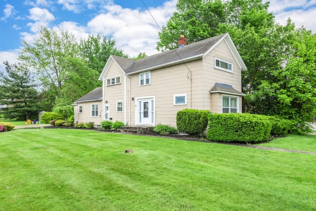 Building Photo - 3175 Rocky River Dr