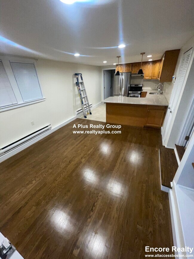 Building Photo - 842 South St