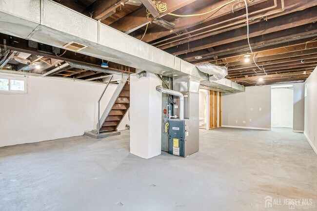 Building Photo - 48 Johnson Pl