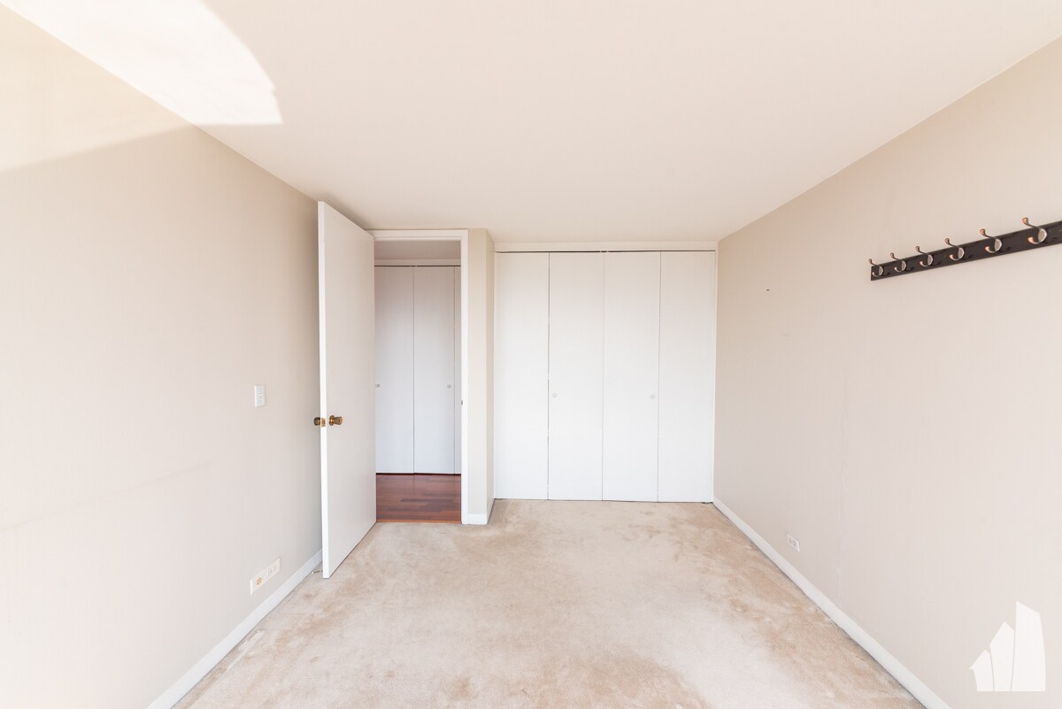 Building Photo - 444 W Fullerton Pky