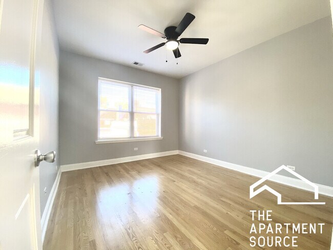 Building Photo - 1010 W Sunnyside Ave