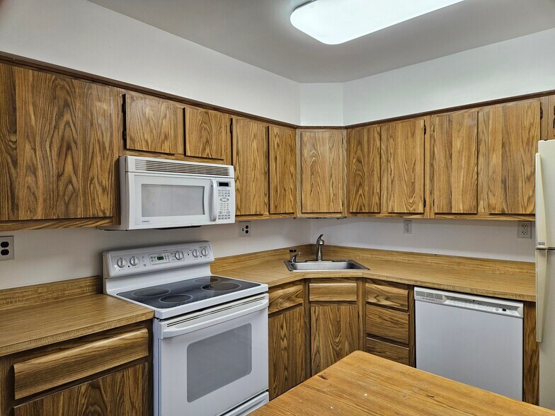 Building Photo - 57A W Bluebell Ln