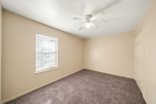 Building Photo - 4636 Mayflower St