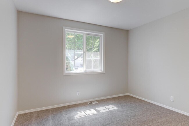 Building Photo - Remodeled near Boise River _ Pet Friendly!!