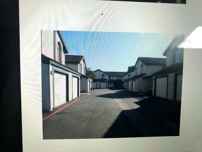 Building Photo - REMODELED 2-storey TOWNHOME between McKee and Jackson in North San Jose area.  The rent is $3950....