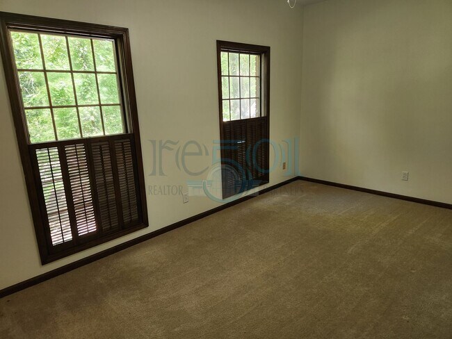 Building Photo - RARE exquisite home on acreage in the heart of West Little Rock!