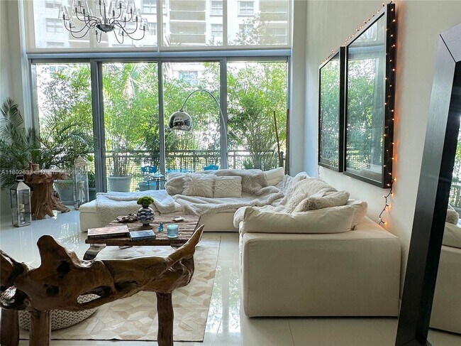 Building Photo - 6000 Collins Ave