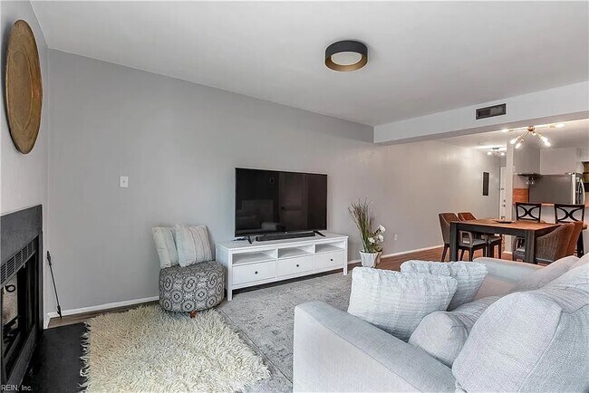 Building Photo - Hampton Blvd