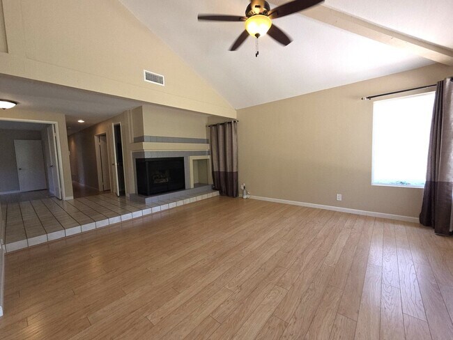 Building Photo - Scripps Ranch Beauty