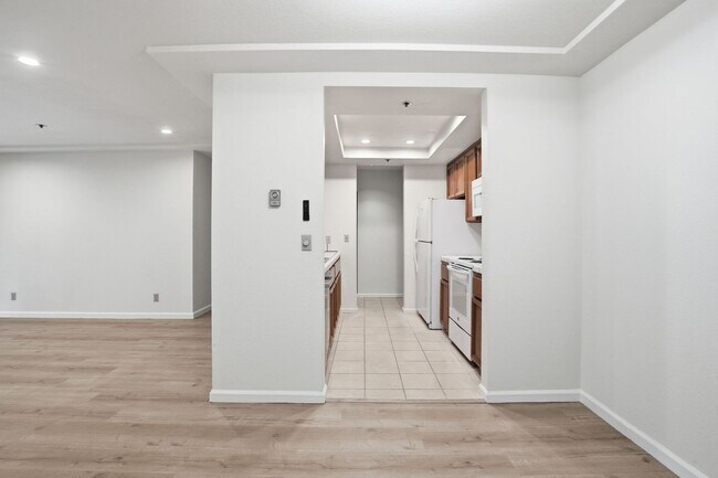 Building Photo - 2 bedroom 2 bath condo located at 406 W. Charleston Rd, Palo Alto 94301