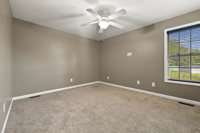 Building Photo - 570 Buchanan Rd