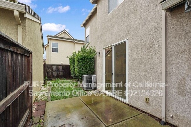 Building Photo - 441 Picasso Cir