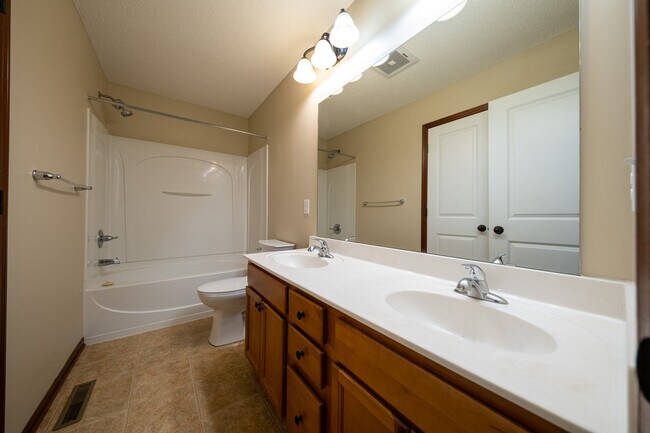 Building Photo - 16549 Dodd Ln