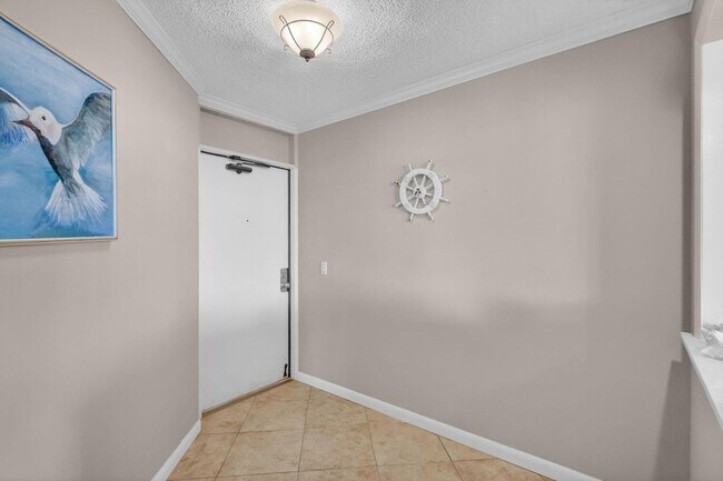 Building Photo - 9650 S Ocean Dr