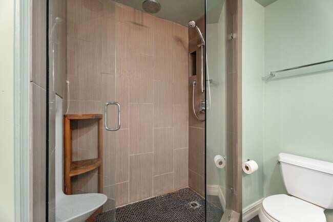 Building Photo - Modern 2-Bedroom Condo with Premium Amenities in Downtown San Diego