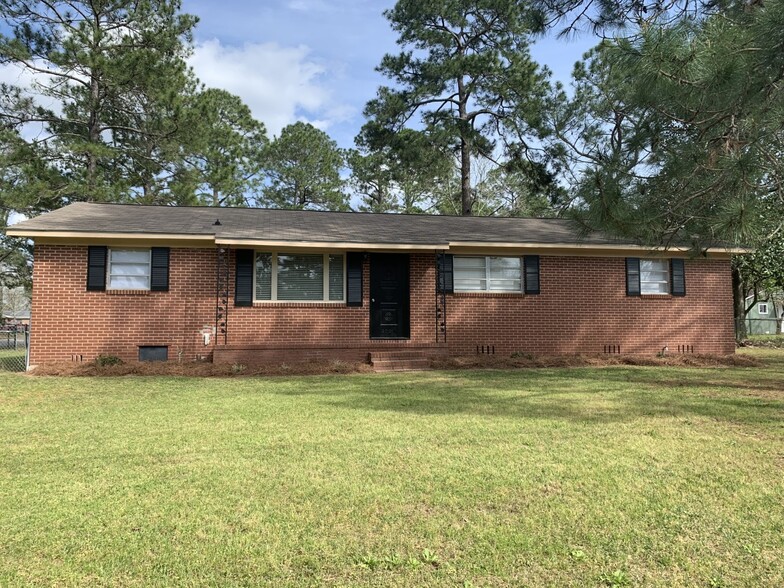 Building Photo - 2021 Davis Ave