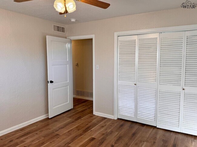 Building Photo - 4200 University Ave