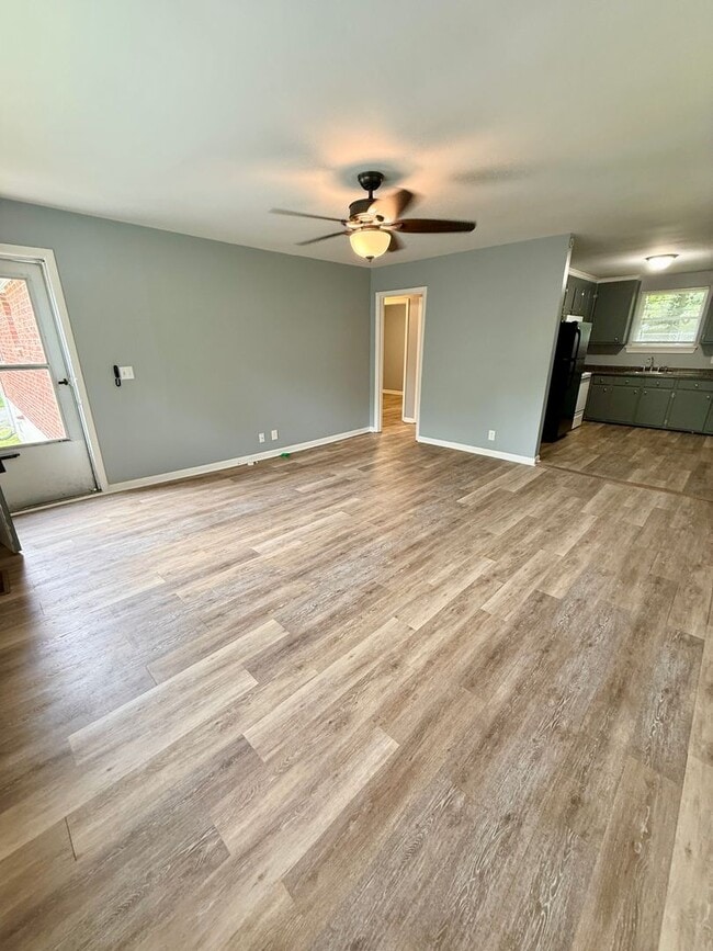 Building Photo - Cute Renovated Duplex in 37206 for $1500/Mo