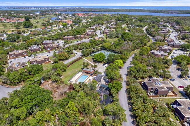 Building Photo - 5674 SE Riverboat Dr