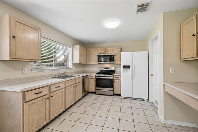 Building Photo - 21914 Willow Downs Dr