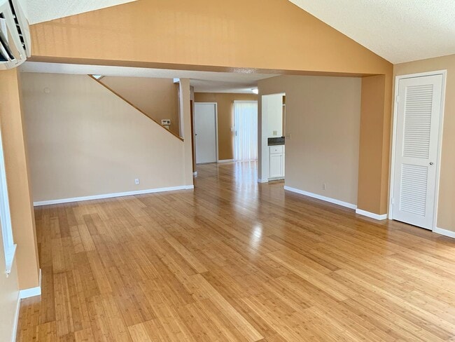 Building Photo - Stunning 3-bedroom and 3-bathroom Home (Ka...