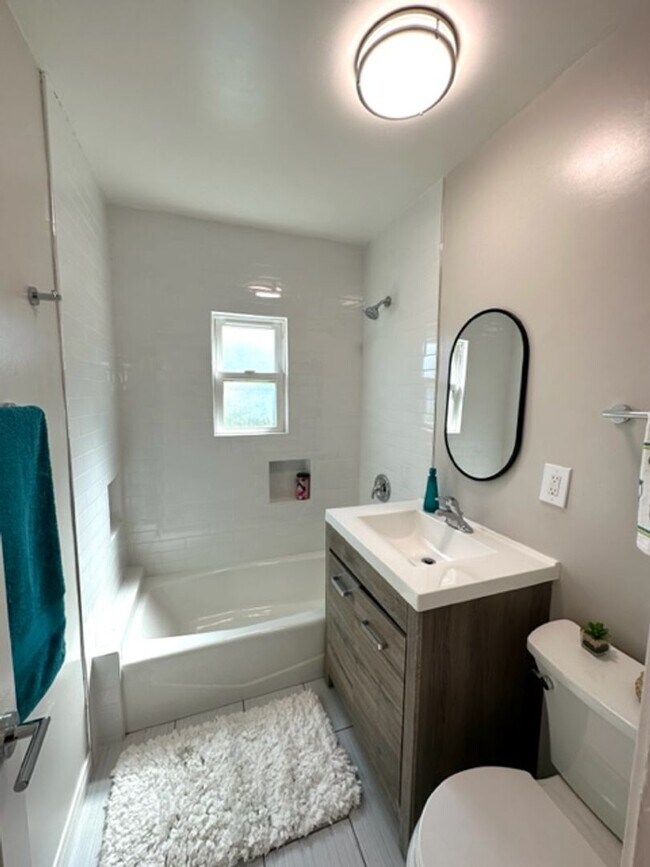 Building Photo - Stand Alone- No Shared Walls - 1 bedroom- ...