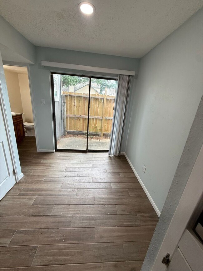 Building Photo - Spacious 3-Bedroom Corner Home in Candlelight Oaks Village