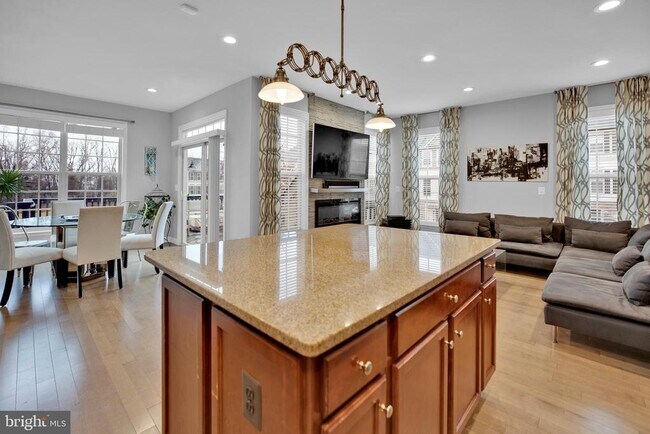 Building Photo - 42598 Chisholm Dr