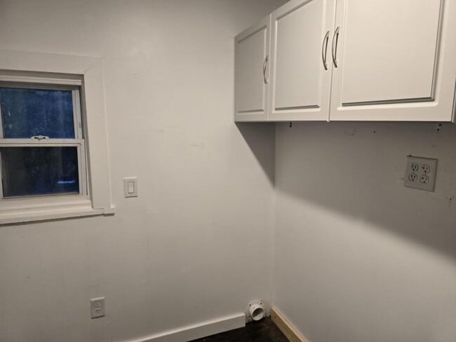 Building Photo - 226 N Maple St