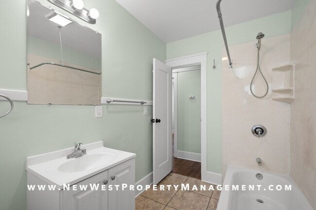 Building Photo - Charming Sherman Heights 2-Bedroom, Available Now!