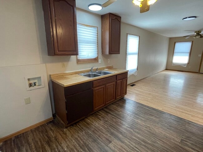 Building Photo - 1019 Grove-