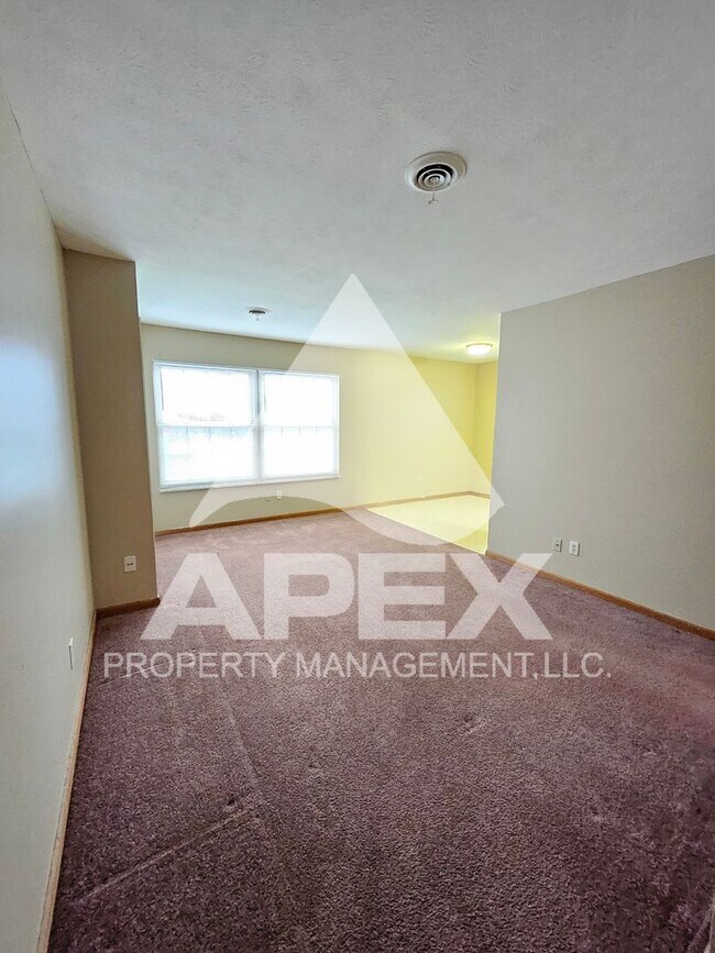 Building Photo - Spacious Top Floor 1 Bd - 1Ba Apartment in Fountain City!