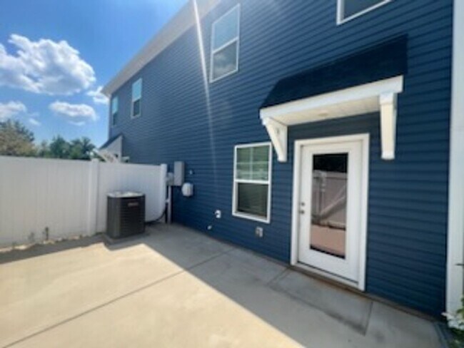 Building Photo - DogwoodVillageTRL108