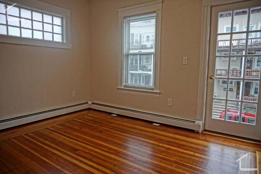 Building Photo - 12 Chester St