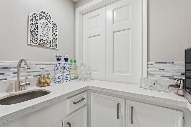 Building Photo - 7927 Wolfield Ln