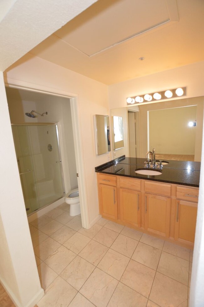 Building Photo - Meridian Unfurnished 2 Bed | 2 Bath Top Fl...