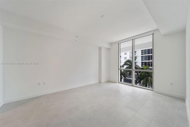Building Photo - 2150 N Bayshore Dr