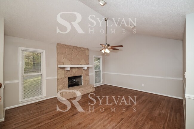 Building Photo - Luxury, Location, and Convenience, it is all HERE!