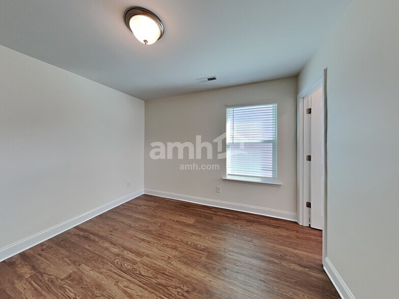 Building Photo - 113 Samara Ln