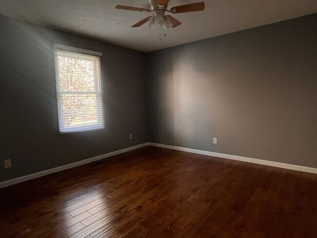 Building Photo - Beautiful Three Bedroom Home in London, KY